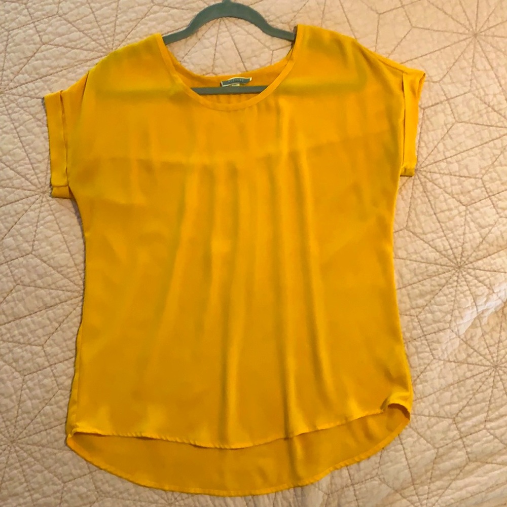 Women’s Pleione short sleeve top, size S.